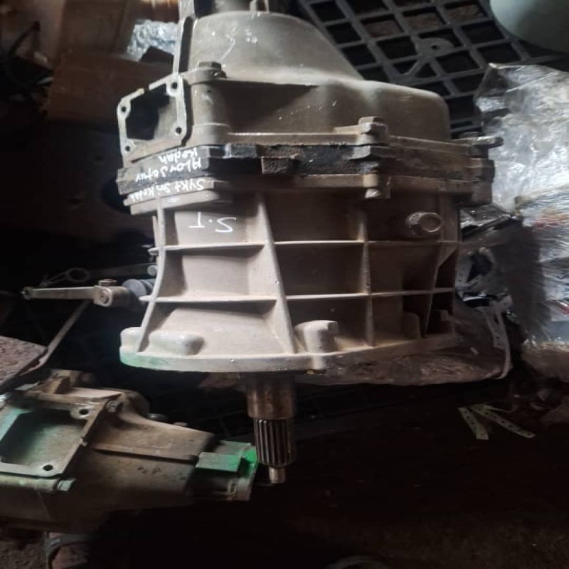 TOYOTA HIACE DIESEL - 2L - GEARBOX